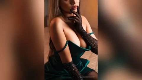 AlessandraMonet — ready to fill your touch