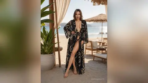SimoniGrace — Sunny Blonde