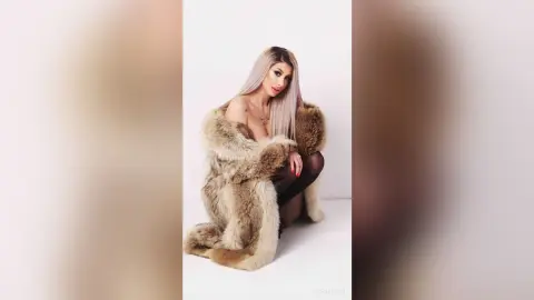 NickiBloom — Fur coat ✨