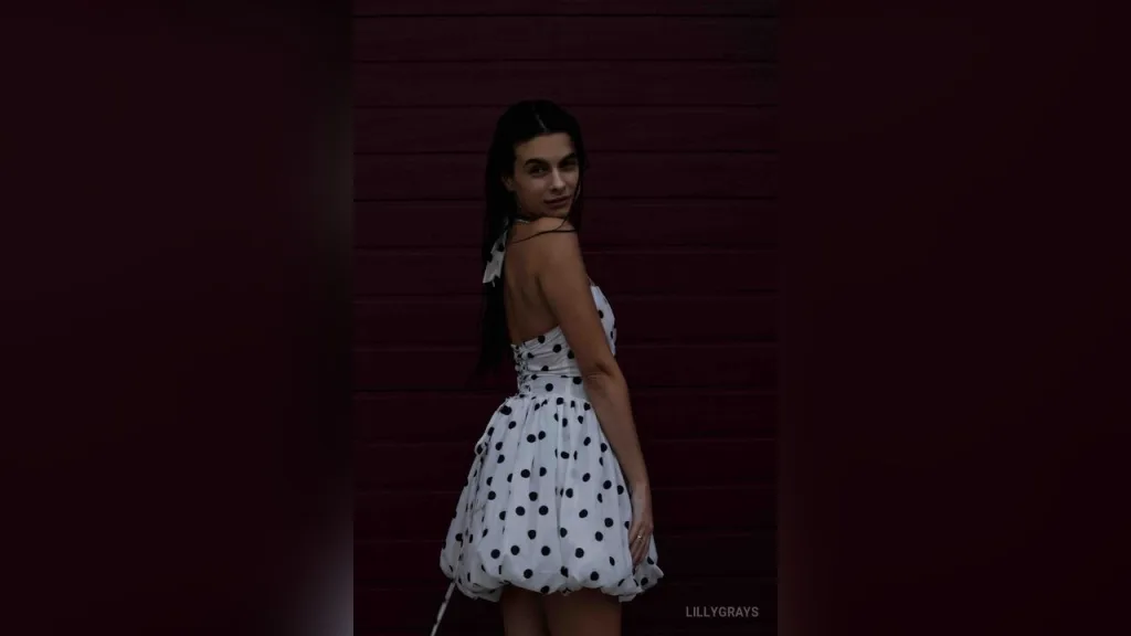 LillyGrays — live cam