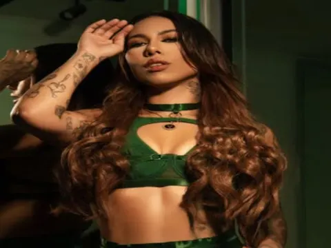 LilyHarpers cam model