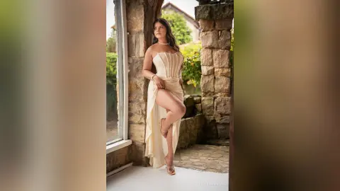 VictoriaWaynee — Elegance