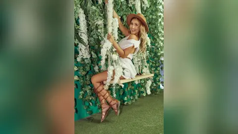 LaurenVenezs — sexy tourist