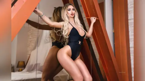 ErikaBonnie — Beautiful legs