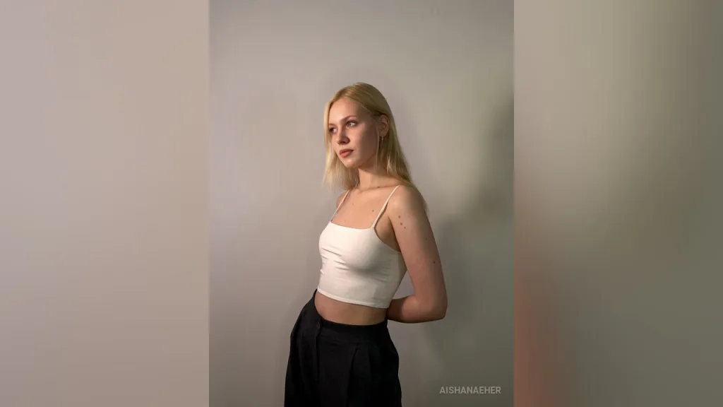AishaNaeher — live cam