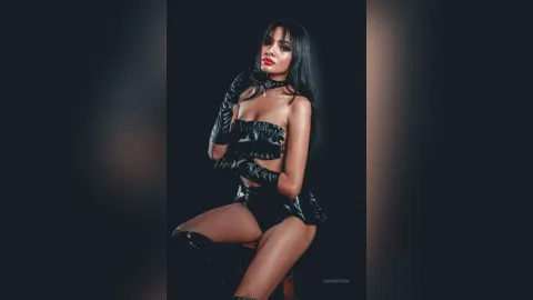 SarahDaviet — Come here with me 🔥