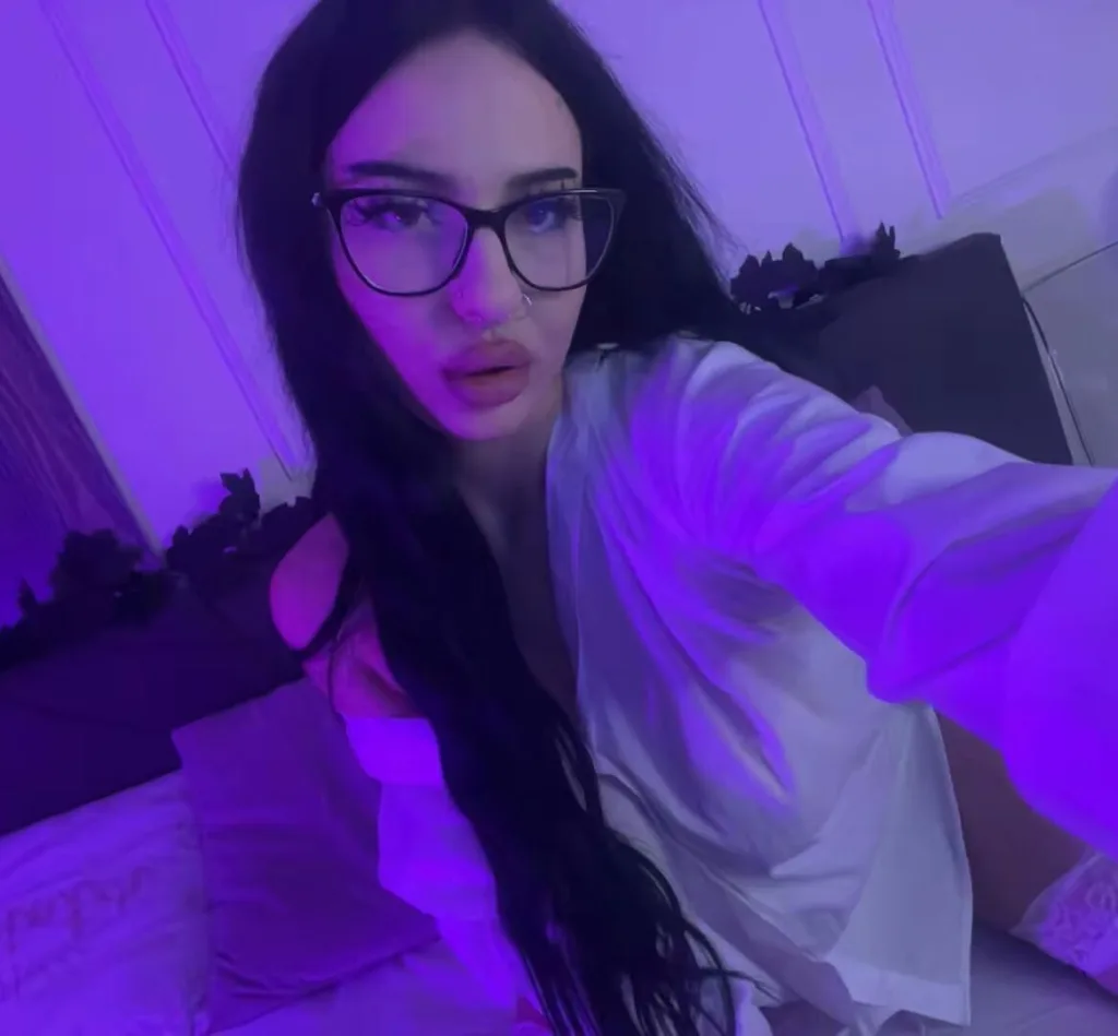RavennFoxy — Streamate Photos