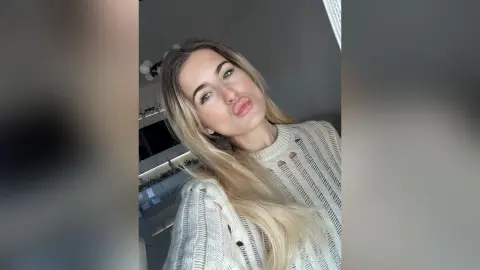 Kendall — Selfies