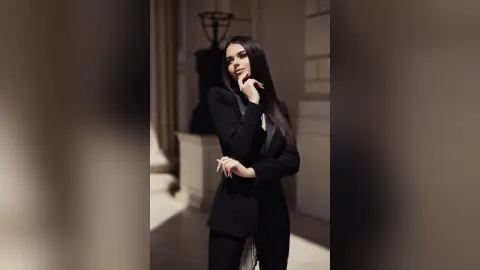 JasmineHille — Queen