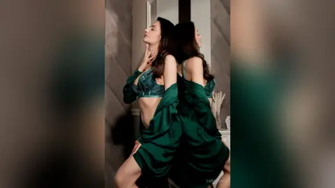 SaraTray — Take them off, slowly!