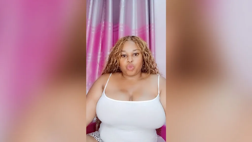 VickiJoe — Curvy body
