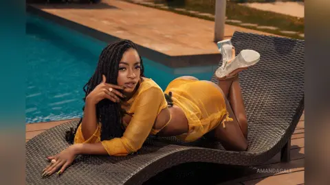 AmandaGale — 🌤👙💦🍫