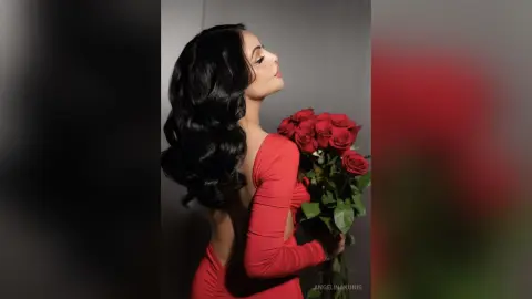 AngelinaKunis — Red 🌹