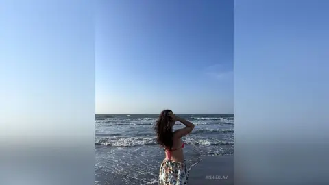 AnnieClay — I am the happiness of the moment