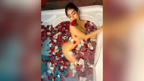 AmelyLu — HOT TUB