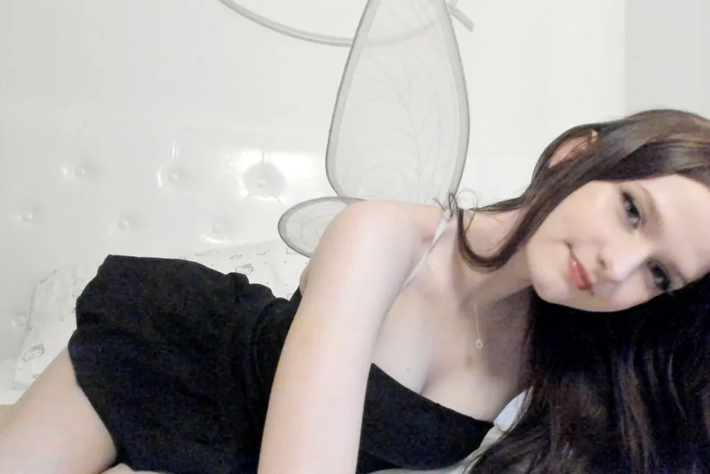 EllaEnchantressxx — Streamate Photos