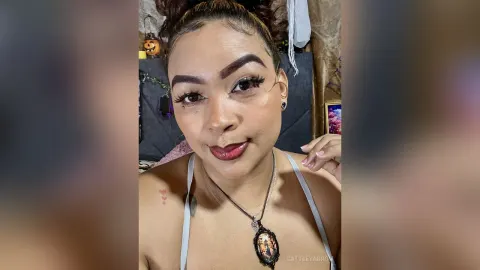 CattleyaBron — Come and check out my content😚