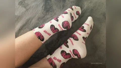 RoxyDeViss — My feet 🥰