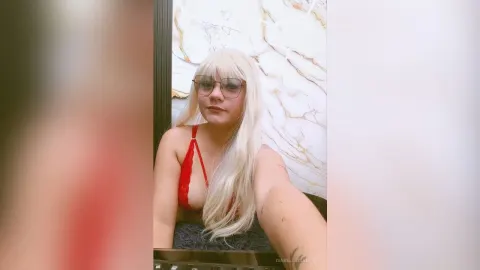 IsabellaDiamond — delicious red