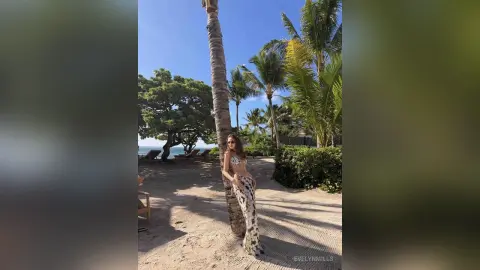 EvelynMills — 🌴🌴🌴🌴🌴