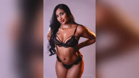 IsabellaKanne — 🅔🅛🅔🅖🅐🅝🅒🅔 🅣🅗🅐🅣 🅢🅔🅓🅤🅒🅔🅢