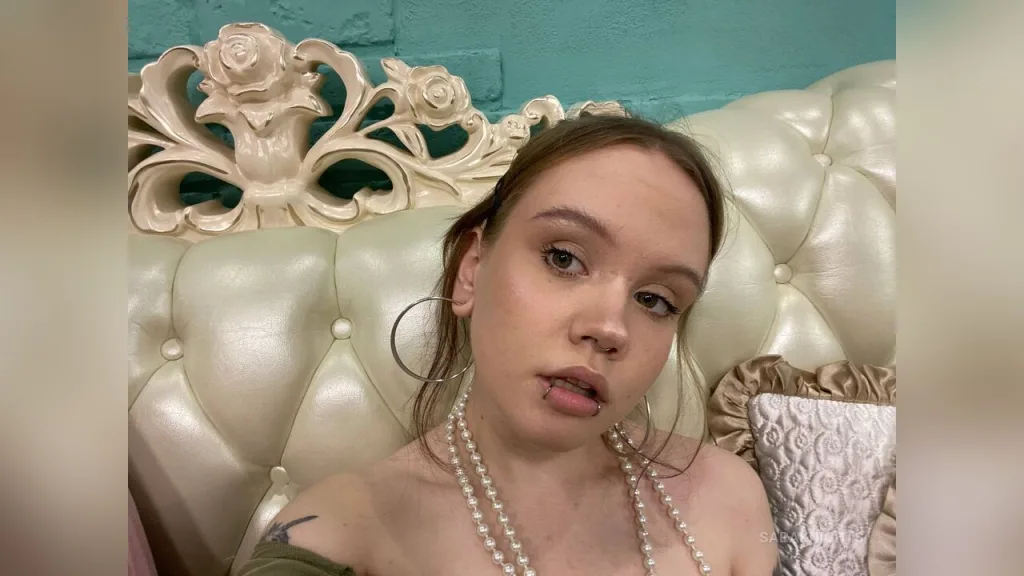 SaraKnights — Gorgeous girl waiting for you