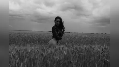SidraMaison — black and white