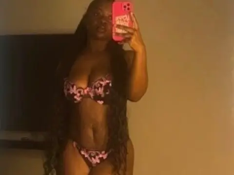 Amourmywayy — Streamate Photos