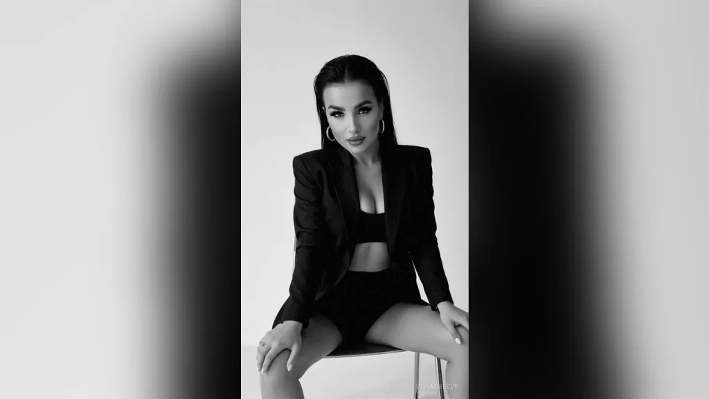 VivianReeve — W&B