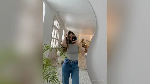 AmeliaPump — Selfie
