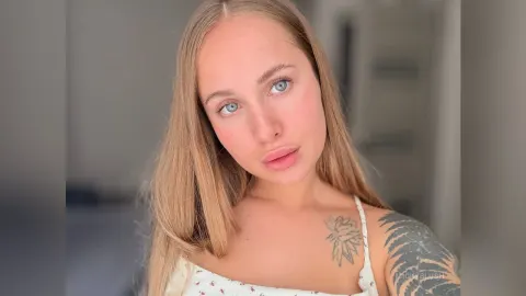 MickyBlush — Meee