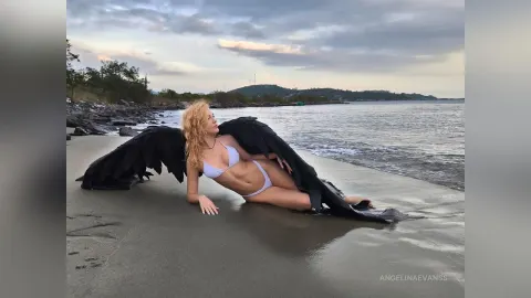 AngelinaEvanss — 8