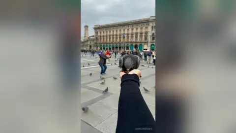 AngelinaKunis — La dolce vita
