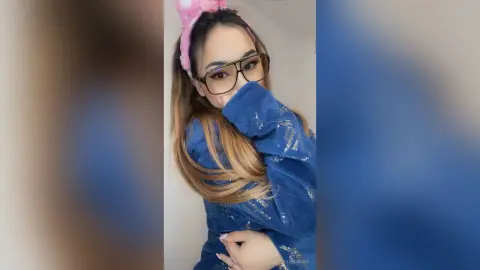 AlizeeBlair — 👀