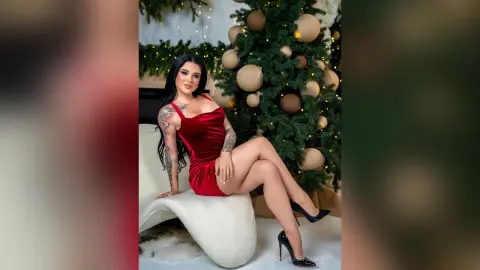 CarolinePrescott — A little holiday surprise