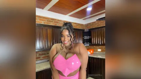 EmmyCastell — A princess in latex 🩷