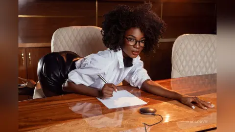 YaraDavis — Sexy Secretary 🔥