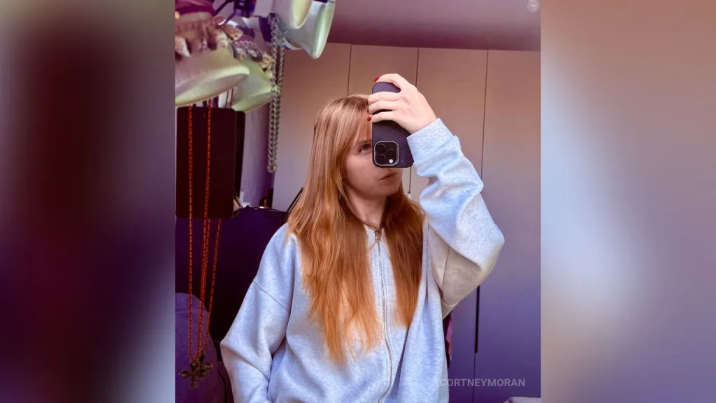 CortneyMoran — live cam