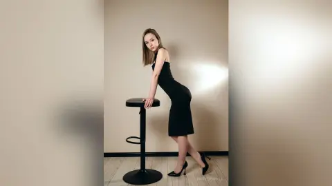 MarySparkle — Top model with nylon gloves