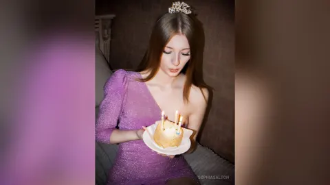 SophiaSalton — 𝓦𝓮𝓵𝓬𝓸𝓶𝓮 𝓽𝓸 𝓶𝔂 𝓫𝓲𝓻𝓽𝓱𝓭𝓪𝔂