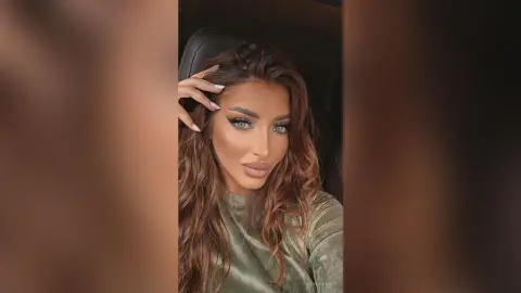 KeylaVanis — Selfie
