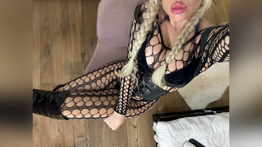 AlexaBesten — sexy