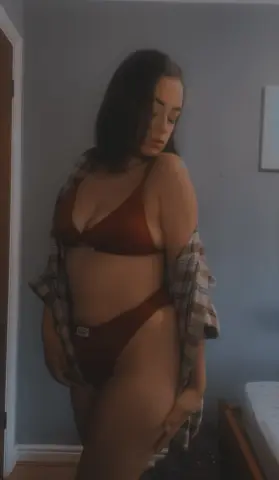 BrunetteBrooklyn — Streamate Photos