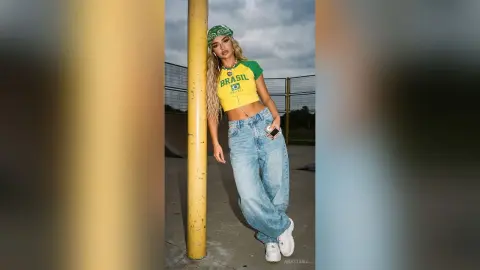Anastasia — Favela Girl