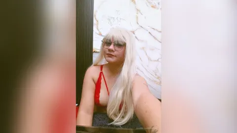 IsabellaDiamond — delicious red
