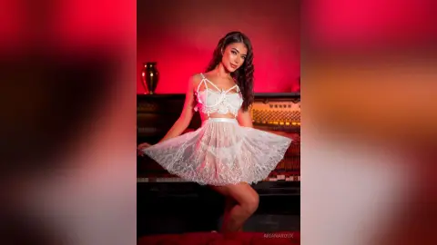 ArianaRoux — watch me play the piano 