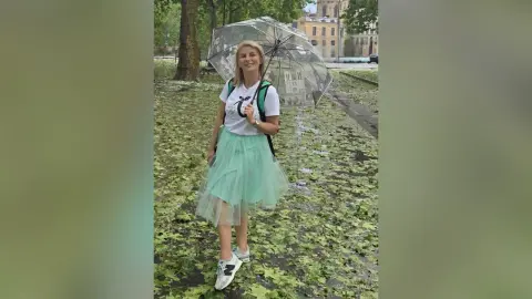 Carolina — I wanna kiss you in Paris
