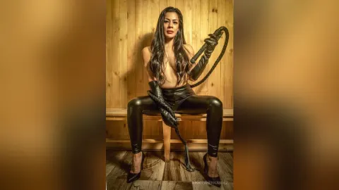 NikkitaHernandez — .