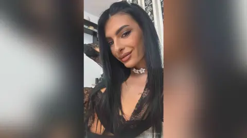 ZenoviaNoir — Selfie 🔥