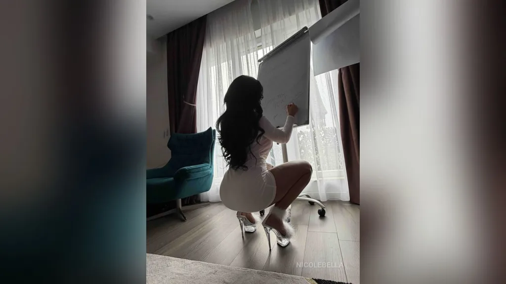 NicoleBella β Teacher πon desk